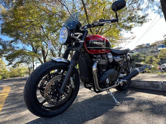 TRIUMPH SPEED TWIN 